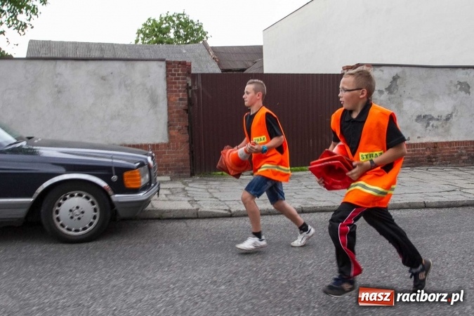 Zdjęcie w galerii na portalu naszraciborz.pl: Pokaz najnowszego sprzętu strażackiego na festynie w Krzanowicach wiadomości z regionu