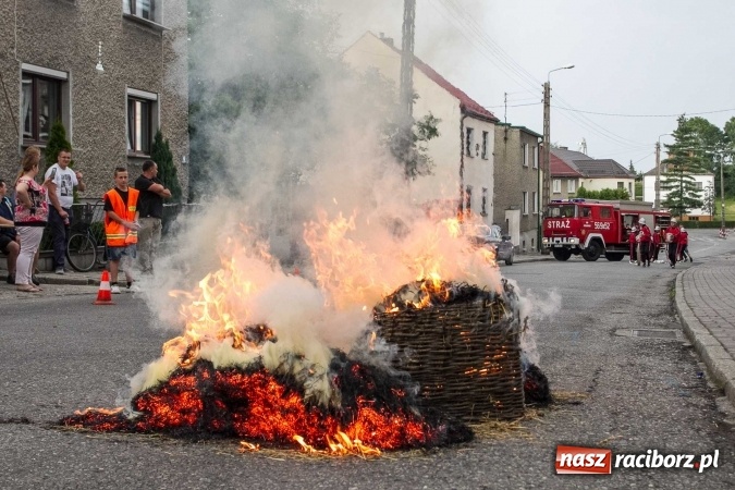 Zdjęcie w galerii na portalu naszraciborz.pl: Pokaz najnowszego sprzętu strażackiego na festynie w Krzanowicach wiadomości z regionu