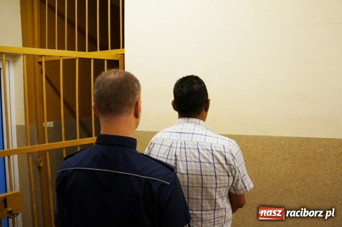 Zdjęcie w galerii na portalu naszraciborz.pl: Przestępstwo w Krzanowicach - chciał sprzedać garnki starszej kobiecie, ukradł pieniądze wiadomości z regionu