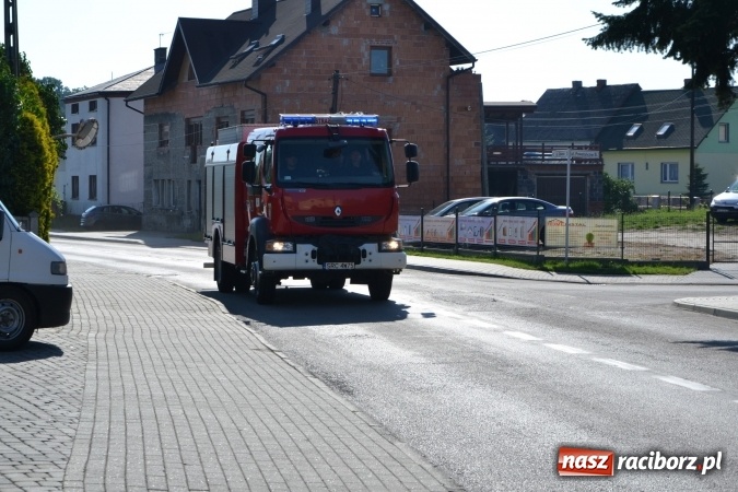 Zdjęcie w galerii na portalu naszraciborz.pl: Weekend strażaków - pożary, wypadki, konary i błoto na jezdniach, fałszywe alarmy  wiadomości z regionu