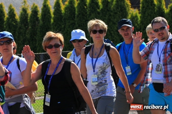 Zdjęcie w galerii na portalu naszraciborz.pl: Parafianie z Lubomi wyruszyli już na Jasną Górę wiadomości z regionu