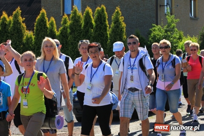 Zdjęcie w galerii na portalu naszraciborz.pl: Parafianie z Lubomi wyruszyli już na Jasną Górę wiadomości z regionu
