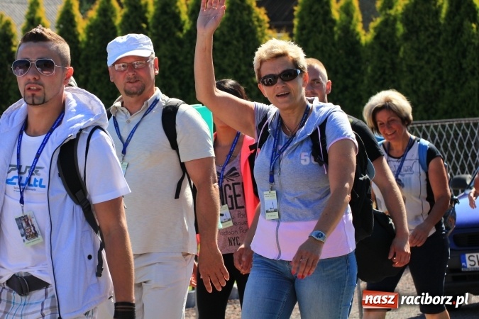 Zdjęcie w galerii na portalu naszraciborz.pl: Parafianie z Lubomi wyruszyli już na Jasną Górę wiadomości z regionu