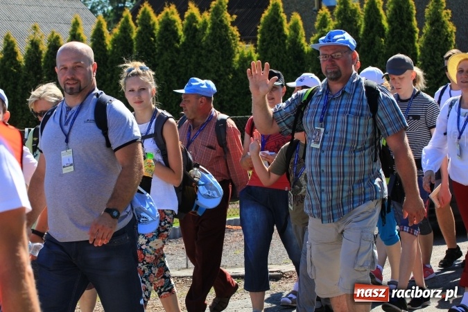 Zdjęcie w galerii na portalu naszraciborz.pl: Parafianie z Lubomi wyruszyli już na Jasną Górę wiadomości z regionu