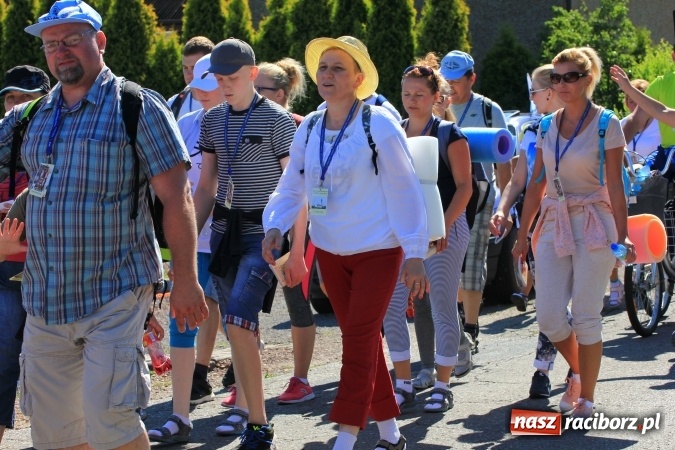 Zdjęcie w galerii na portalu naszraciborz.pl: Parafianie z Lubomi wyruszyli już na Jasną Górę wiadomości z regionu