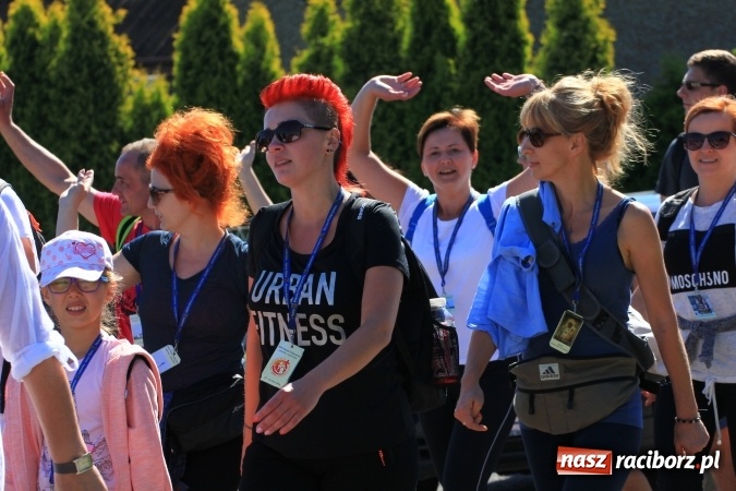 Zdjęcie w galerii na portalu naszraciborz.pl: Parafianie z Lubomi wyruszyli już na Jasną Górę wiadomości z regionu