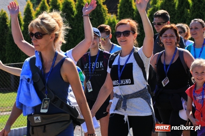 Zdjęcie w galerii na portalu naszraciborz.pl: Parafianie z Lubomi wyruszyli już na Jasną Górę wiadomości z regionu