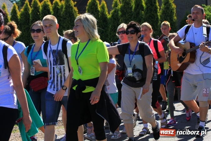 Zdjęcie w galerii na portalu naszraciborz.pl: Parafianie z Lubomi wyruszyli już na Jasną Górę wiadomości z regionu