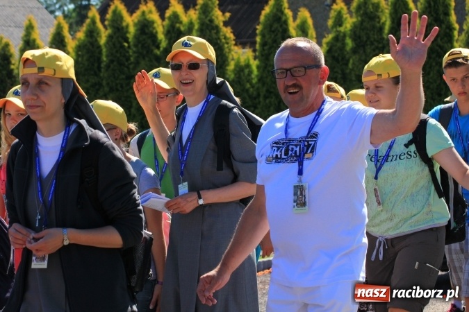 Zdjęcie w galerii na portalu naszraciborz.pl: Parafianie z Lubomi wyruszyli już na Jasną Górę wiadomości z regionu