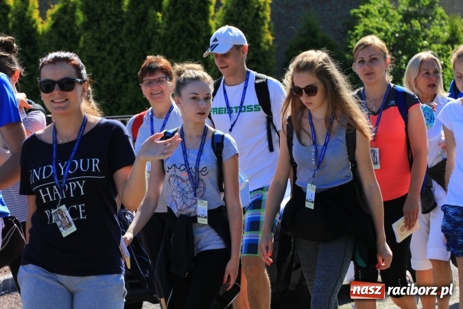 Zdjęcie w galerii na portalu naszraciborz.pl: Parafianie z Lubomi wyruszyli już na Jasną Górę wiadomości z regionu