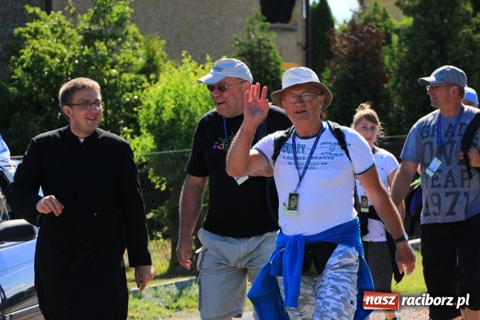 Zdjęcie w galerii na portalu naszraciborz.pl: Parafianie z Lubomi wyruszyli już na Jasną Górę wiadomości z regionu
