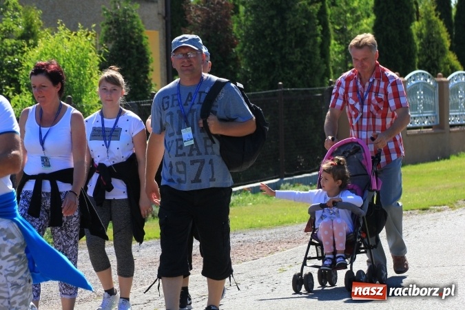 Zdjęcie w galerii na portalu naszraciborz.pl: Parafianie z Lubomi wyruszyli już na Jasną Górę wiadomości z regionu