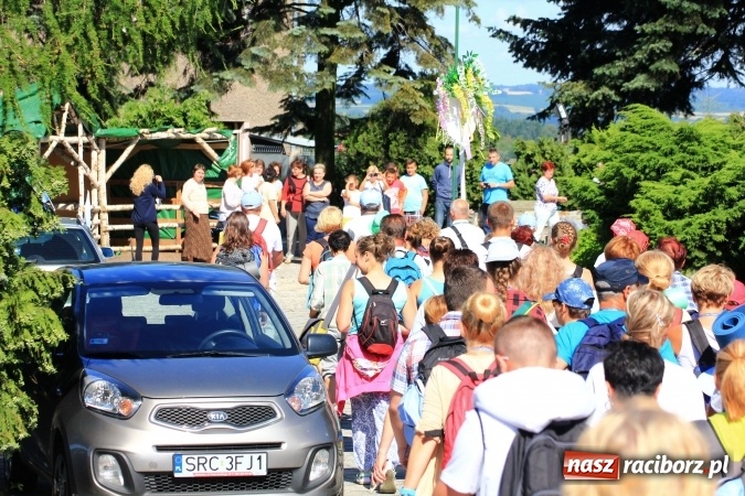 Zdjęcie w galerii na portalu naszraciborz.pl: Parafianie z Lubomi wyruszyli już na Jasną Górę wiadomości z regionu
