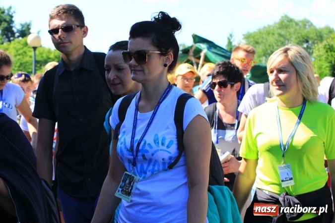 Zdjęcie w galerii na portalu naszraciborz.pl: Parafianie z Lubomi wyruszyli już na Jasną Górę wiadomości z regionu