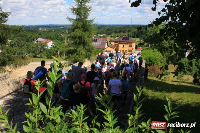 Zdjęcie w galerii na portalu naszraciborz.pl: Parafianie z Lubomi wyruszyli już na Jasną Górę wiadomości z regionu