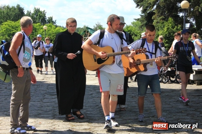 Zdjęcie w galerii na portalu naszraciborz.pl: Parafianie z Lubomi wyruszyli już na Jasną Górę wiadomości z regionu