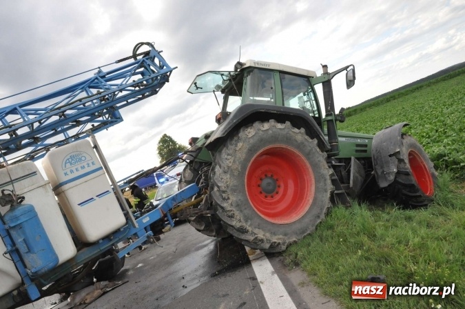 Zdjęcie w galerii na portalu naszraciborz.pl: Wypadek na trasie Krzyżanowice - Twork&oacute;w. 26-latek z BMW miał szczęście. Nie odni&oacute;sł poważnych obrażeń, ale stracił prawo jazdy wiadomości z regionu