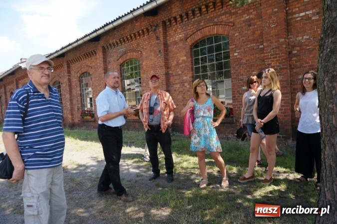 Zdjęcie w galerii na portalu naszraciborz.pl: Pociągiem, kajakiem, autokarem i piechotą przez Racibórz i Ziemię Raciborską - czyli branża turystyczna zwiedza naszą okolicę!  wiadomości z regionu