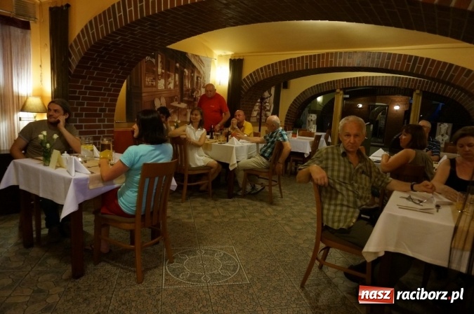 Zdjęcie w galerii na portalu naszraciborz.pl: Pociągiem, kajakiem, autokarem i piechotą przez Racibórz i Ziemię Raciborską - czyli branża turystyczna zwiedza naszą okolicę!  wiadomości z regionu