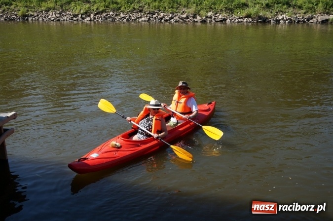 Zdjęcie w galerii na portalu naszraciborz.pl: Pociągiem, kajakiem, autokarem i piechotą przez Racibórz i Ziemię Raciborską - czyli branża turystyczna zwiedza naszą okolicę!  wiadomości z regionu