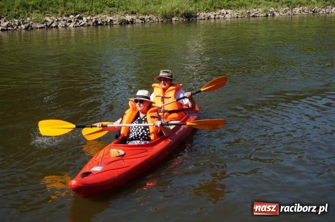 Zdjęcie w galerii na portalu naszraciborz.pl: Pociągiem, kajakiem, autokarem i piechotą przez Racibórz i Ziemię Raciborską - czyli branża turystyczna zwiedza naszą okolicę!  wiadomości z regionu