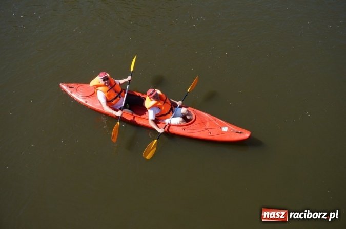 Zdjęcie w galerii na portalu naszraciborz.pl: Pociągiem, kajakiem, autokarem i piechotą przez Racibórz i Ziemię Raciborską - czyli branża turystyczna zwiedza naszą okolicę!  wiadomości z regionu