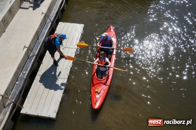 Zdjęcie w galerii na portalu naszraciborz.pl: Pociągiem, kajakiem, autokarem i piechotą przez Racibórz i Ziemię Raciborską - czyli branża turystyczna zwiedza naszą okolicę!  wiadomości z regionu