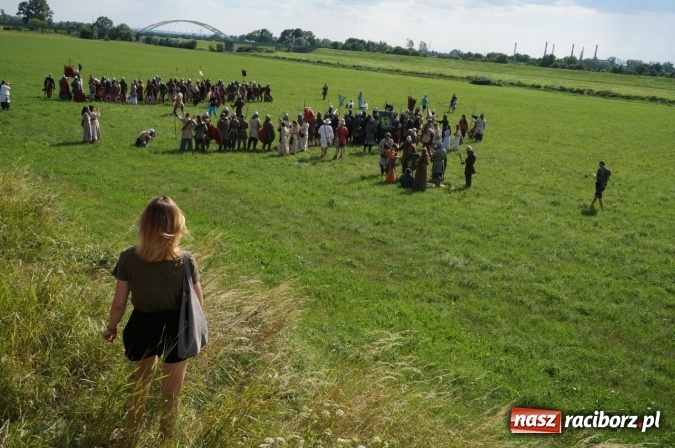 Zdjęcie w galerii na portalu naszraciborz.pl: Pociągiem, kajakiem, autokarem i piechotą przez Racibórz i Ziemię Raciborską - czyli branża turystyczna zwiedza naszą okolicę!  wiadomości z regionu