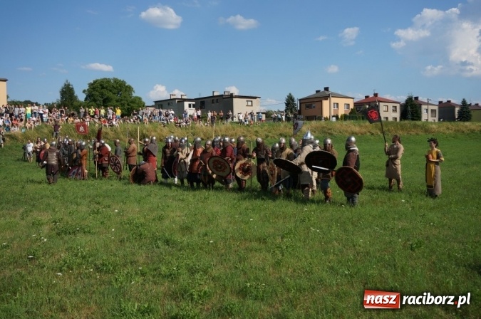 Zdjęcie w galerii na portalu naszraciborz.pl: Pociągiem, kajakiem, autokarem i piechotą przez Racibórz i Ziemię Raciborską - czyli branża turystyczna zwiedza naszą okolicę!  wiadomości z regionu