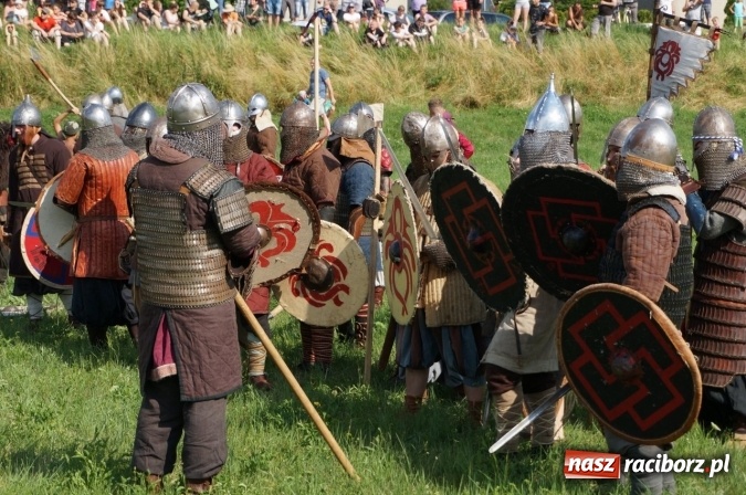 Zdjęcie w galerii na portalu naszraciborz.pl: Pociągiem, kajakiem, autokarem i piechotą przez Racibórz i Ziemię Raciborską - czyli branża turystyczna zwiedza naszą okolicę!  wiadomości z regionu