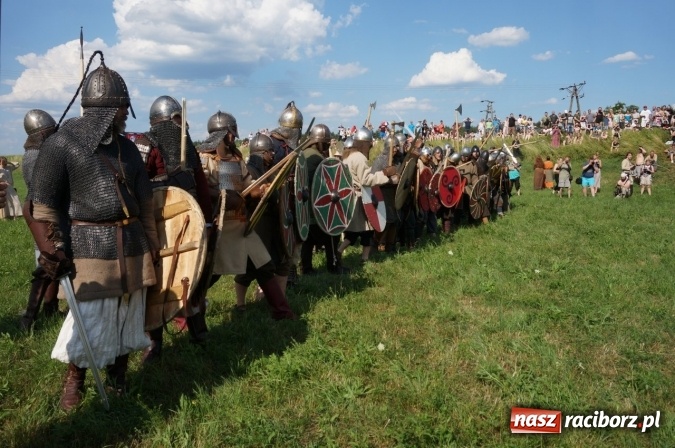 Zdjęcie w galerii na portalu naszraciborz.pl: Pociągiem, kajakiem, autokarem i piechotą przez Racibórz i Ziemię Raciborską - czyli branża turystyczna zwiedza naszą okolicę!  wiadomości z regionu