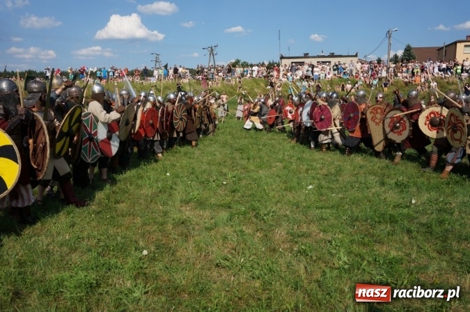 Zdjęcie w galerii na portalu naszraciborz.pl: Pociągiem, kajakiem, autokarem i piechotą przez Racibórz i Ziemię Raciborską - czyli branża turystyczna zwiedza naszą okolicę!  wiadomości z regionu