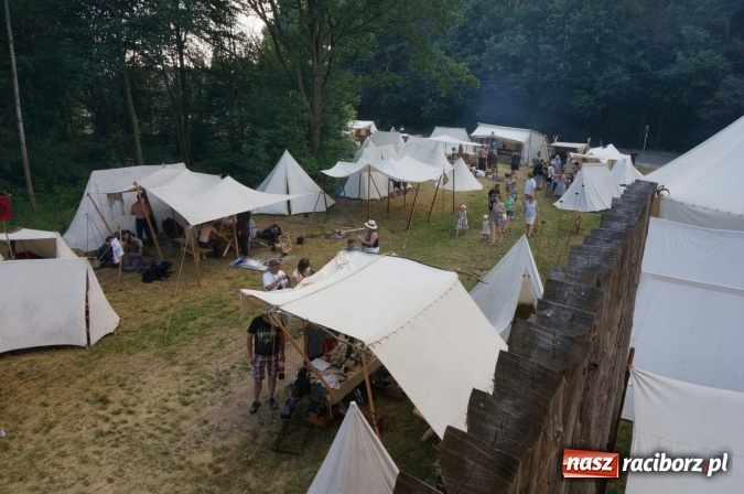 Zdjęcie w galerii na portalu naszraciborz.pl: Pociągiem, kajakiem, autokarem i piechotą przez Racibórz i Ziemię Raciborską - czyli branża turystyczna zwiedza naszą okolicę!  wiadomości z regionu