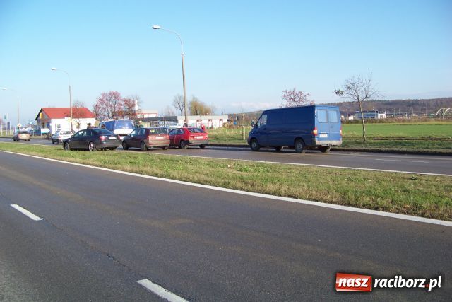 Zdjęcie w galerii na portalu naszraciborz.pl: Karambol na Piaskowej wiadomości z regionu
