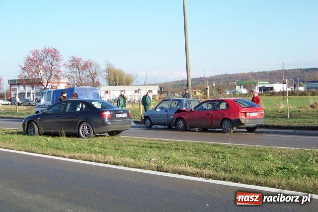 Zdjęcie w galerii na portalu naszraciborz.pl: Karambol na Piaskowej wiadomości z regionu