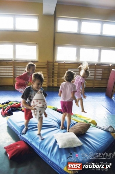 Zdjęcie w galerii na portalu naszraciborz.pl: Sportowo-artystyczne wakacje w MOS-ie  wiadomości z regionu