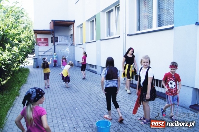 Zdjęcie w galerii na portalu naszraciborz.pl: Sportowo-artystyczne wakacje w MOS-ie  wiadomości z regionu