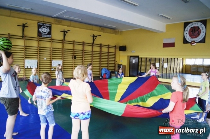 Zdjęcie w galerii na portalu naszraciborz.pl: Sportowo-artystyczne wakacje w MOS-ie  wiadomości z regionu