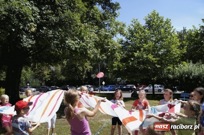 Zdjęcie w galerii na portalu naszraciborz.pl: Sportowo-artystyczne wakacje w MOS-ie  wiadomości z regionu