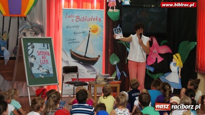 Zdjęcie w galerii na portalu naszraciborz.pl: Kocham tego Psiaka!, czyli wakacyjne spotkanie z Marcinem Pałaszem w bibliotece  wiadomości z regionu