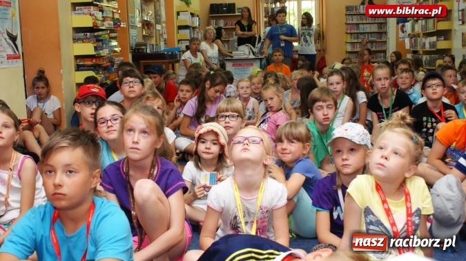 Zdjęcie w galerii na portalu naszraciborz.pl: Kocham tego Psiaka!, czyli wakacyjne spotkanie z Marcinem Pałaszem w bibliotece  wiadomości z regionu