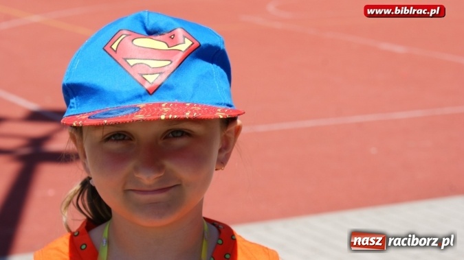 Zdjęcie w galerii na portalu naszraciborz.pl: Kocham tego Psiaka!, czyli wakacyjne spotkanie z Marcinem Pałaszem w bibliotece  wiadomości z regionu