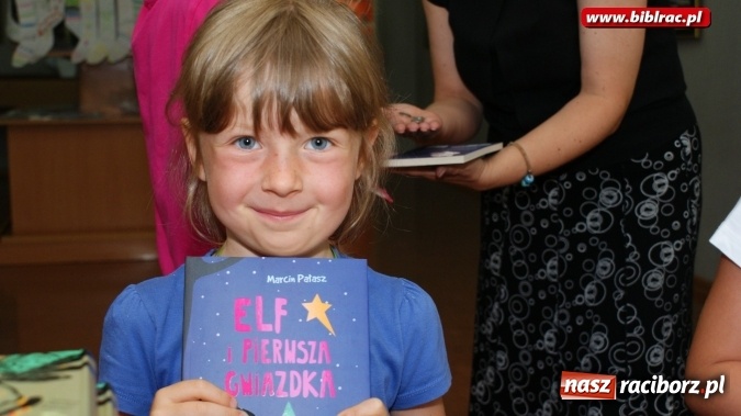 Zdjęcie w galerii na portalu naszraciborz.pl: Kocham tego Psiaka!, czyli wakacyjne spotkanie z Marcinem Pałaszem w bibliotece  wiadomości z regionu