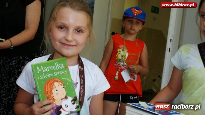 Zdjęcie w galerii na portalu naszraciborz.pl: Kocham tego Psiaka!, czyli wakacyjne spotkanie z Marcinem Pałaszem w bibliotece  wiadomości z regionu