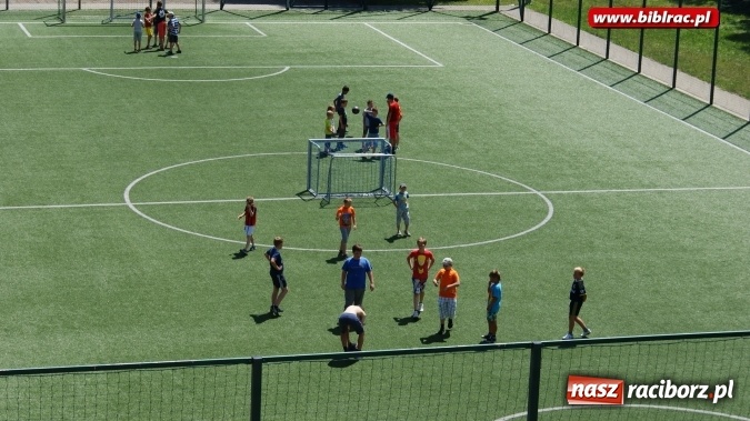 Zdjęcie w galerii na portalu naszraciborz.pl: Kocham tego Psiaka!, czyli wakacyjne spotkanie z Marcinem Pałaszem w bibliotece  wiadomości z regionu