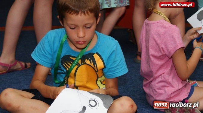 Zdjęcie w galerii na portalu naszraciborz.pl: Kocham tego Psiaka!, czyli wakacyjne spotkanie z Marcinem Pałaszem w bibliotece  wiadomości z regionu