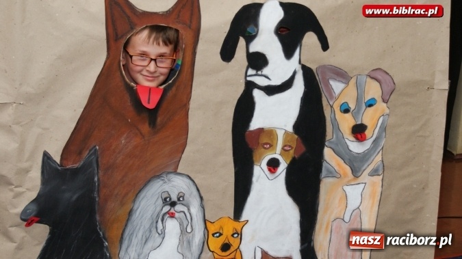 Zdjęcie w galerii na portalu naszraciborz.pl: Kocham tego Psiaka!, czyli wakacyjne spotkanie z Marcinem Pałaszem w bibliotece  wiadomości z regionu