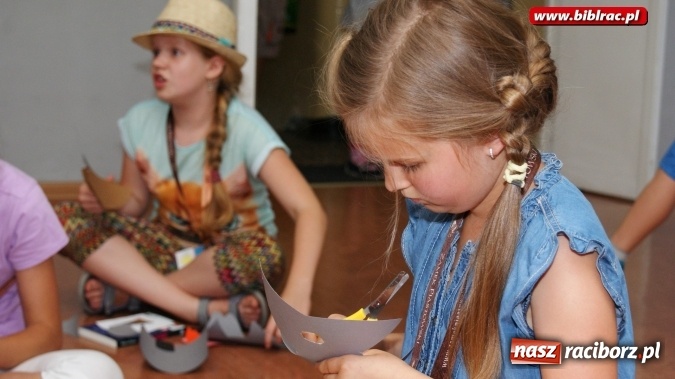 Zdjęcie w galerii na portalu naszraciborz.pl: Kocham tego Psiaka!, czyli wakacyjne spotkanie z Marcinem Pałaszem w bibliotece  wiadomości z regionu