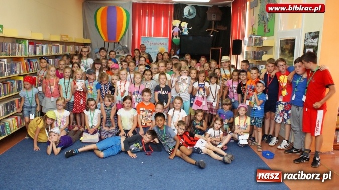 Zdjęcie w galerii na portalu naszraciborz.pl: Kocham tego Psiaka!, czyli wakacyjne spotkanie z Marcinem Pałaszem w bibliotece  wiadomości z regionu