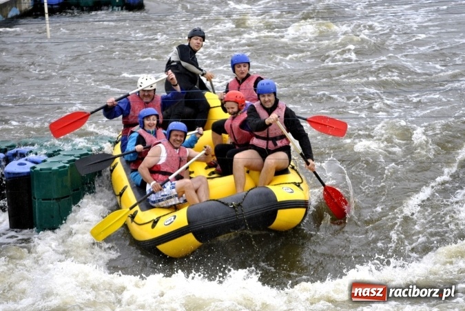 Zdjęcie w galerii na portalu naszraciborz.pl: Rafakowcy próbowali raftingu sportowego w Krakowie wiadomości z regionu